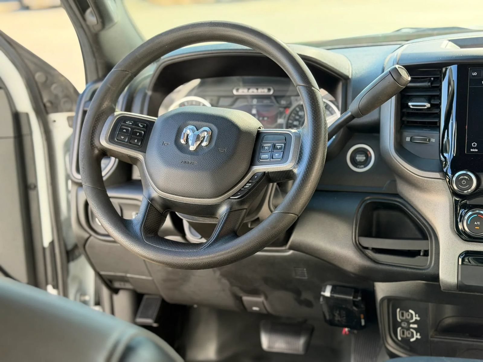 Used 2022 RAM 3500 Tradesman w/ Chrome Appearance Group AWD/4WD image 27