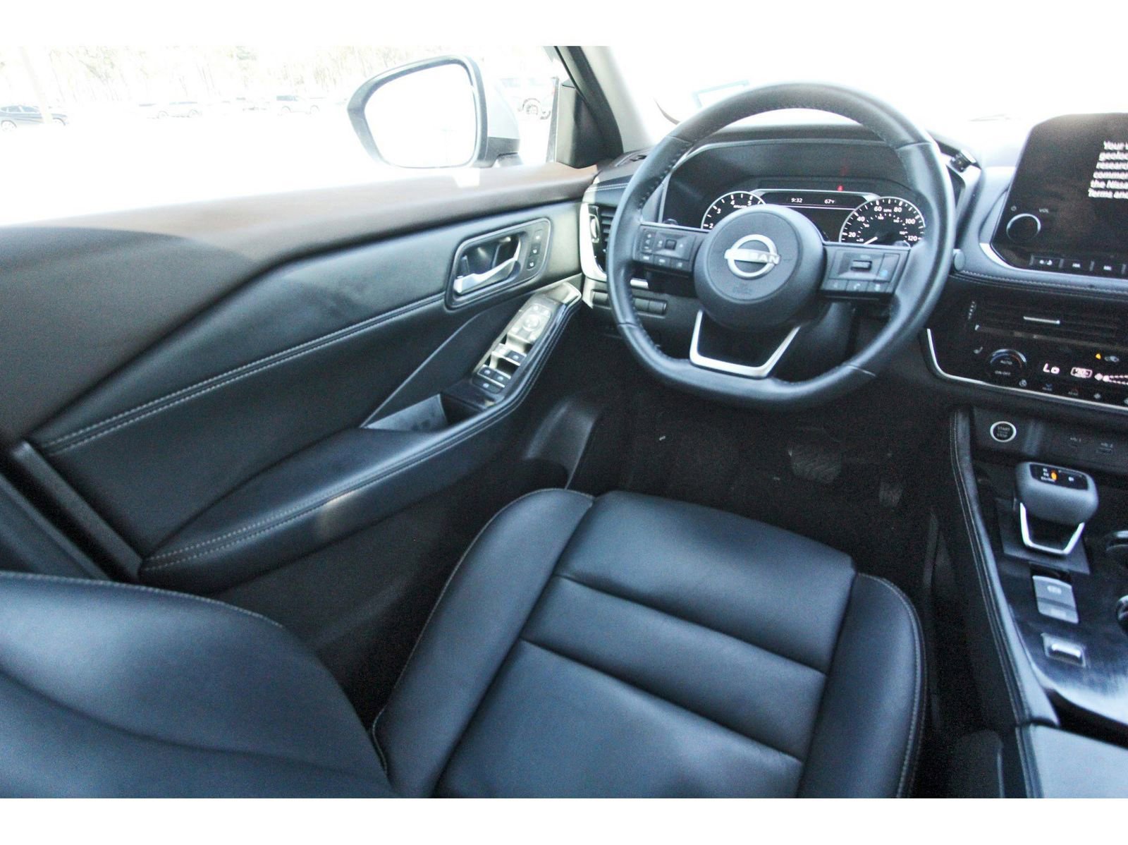 Used 2023 Nissan Rogue SL w/ SL Premium Package image 11