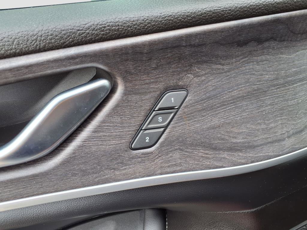 Used 2023 Jeep Grand Cherokee L Limited image 11