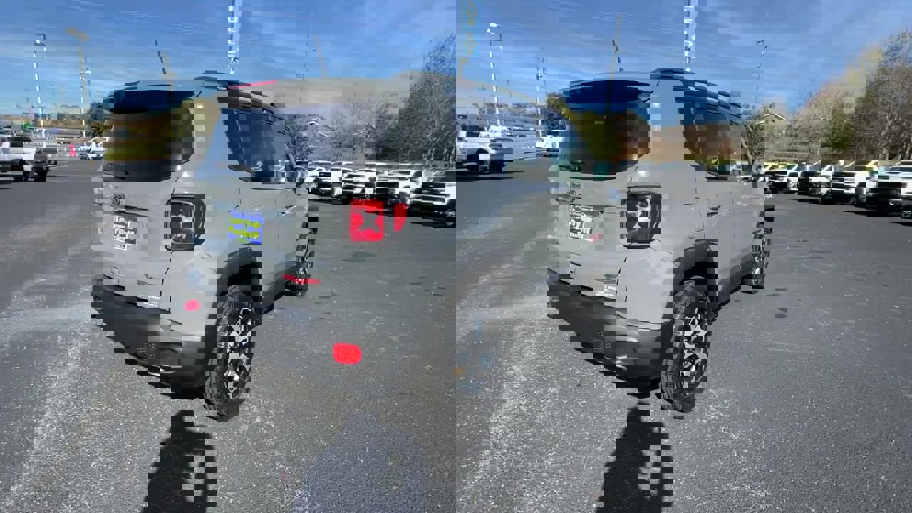 Used 2022 Jeep Renegade Trailhawk image 8