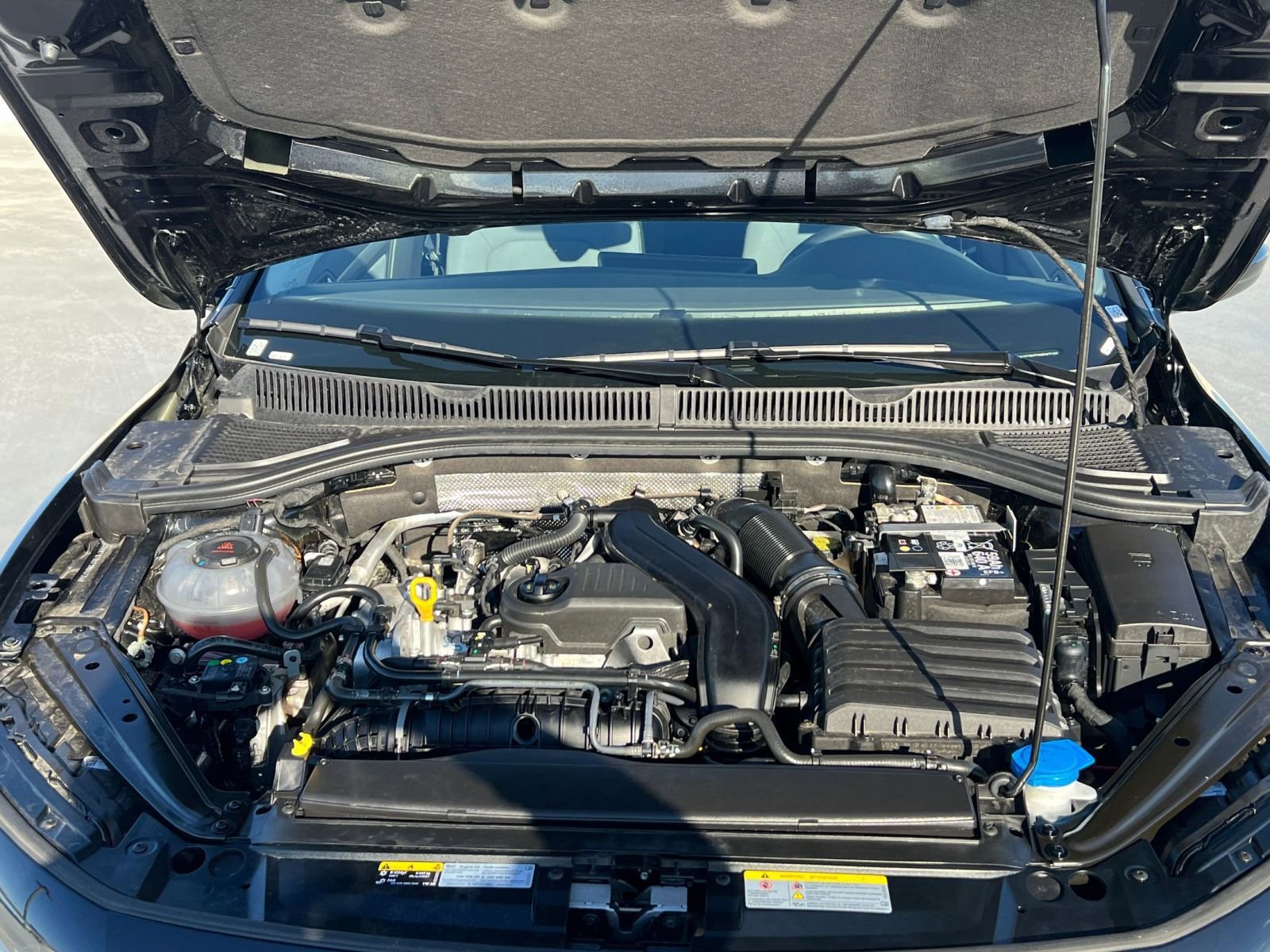 Used 2025 Volkswagen Jetta SE image 31