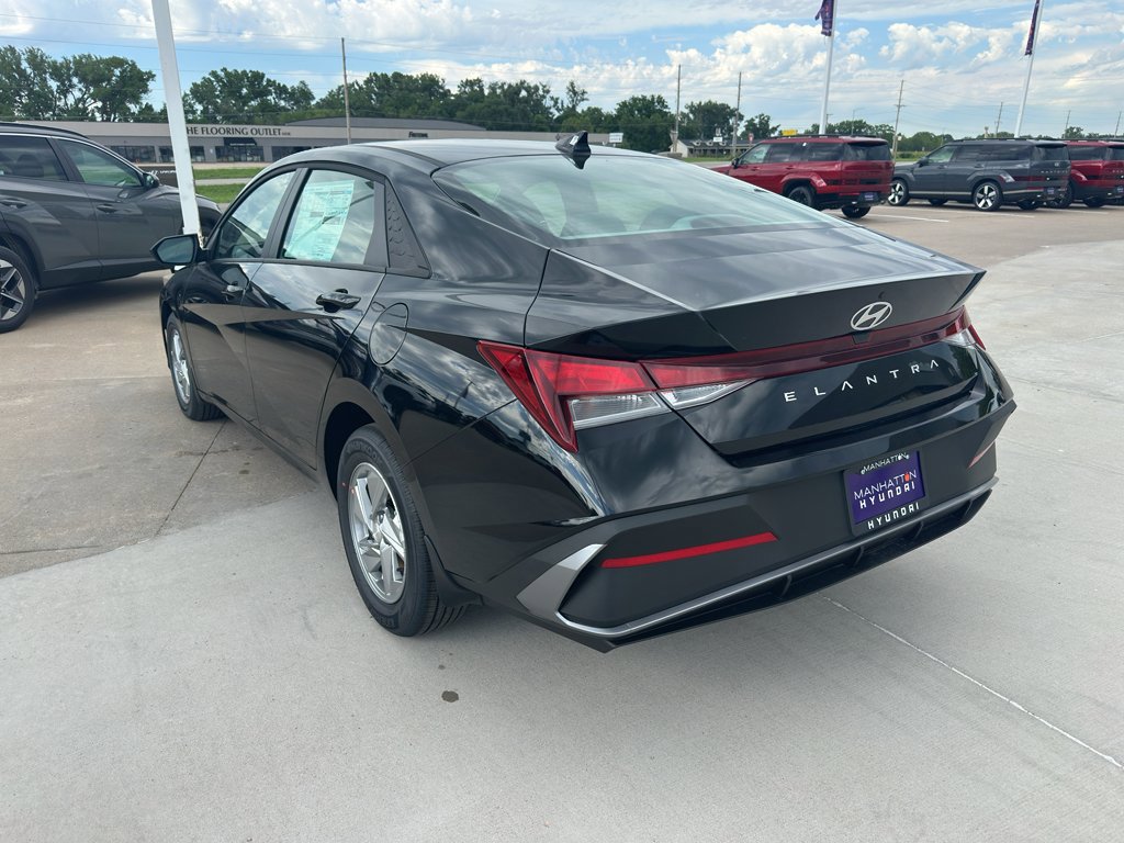 New 2026 Hyundai Elantra SE FWD image 6