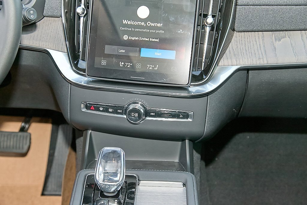 New 2026 Volvo XC90 B6 Ultra w/ Protection Package image 29