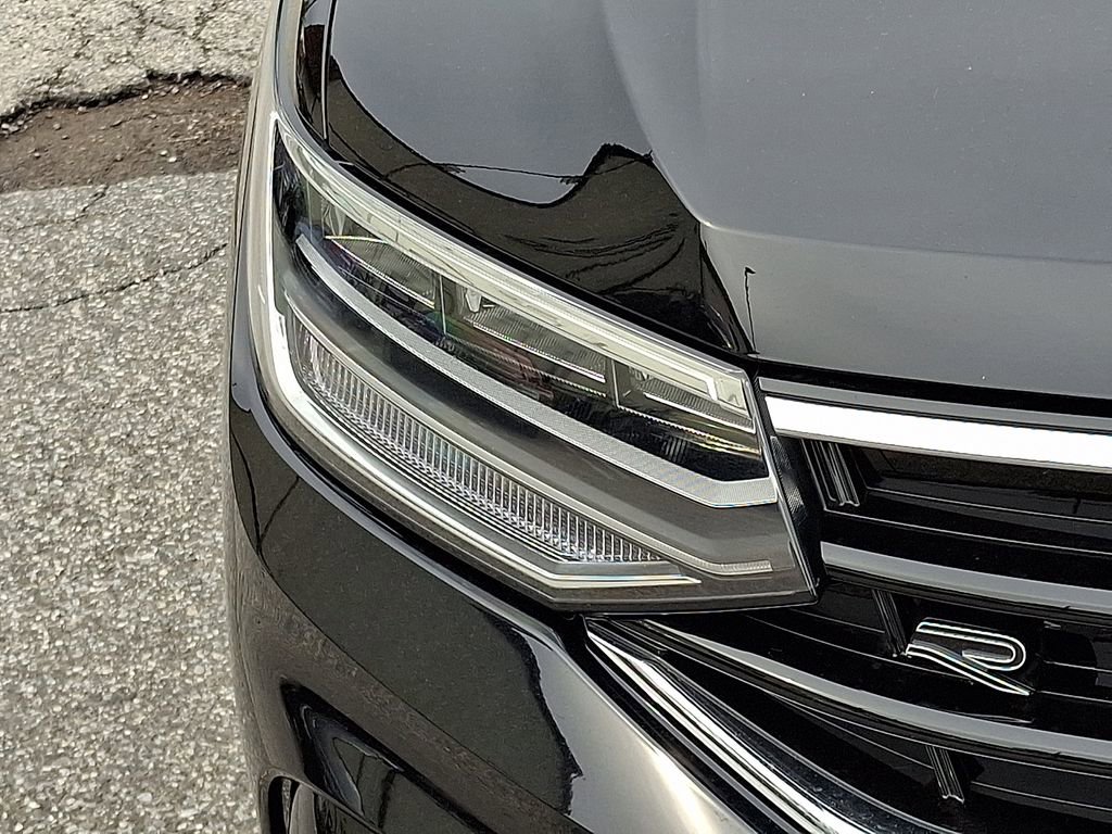 Used 2024 Volkswagen Tiguan SE R-Line AWD/4WD image 9
