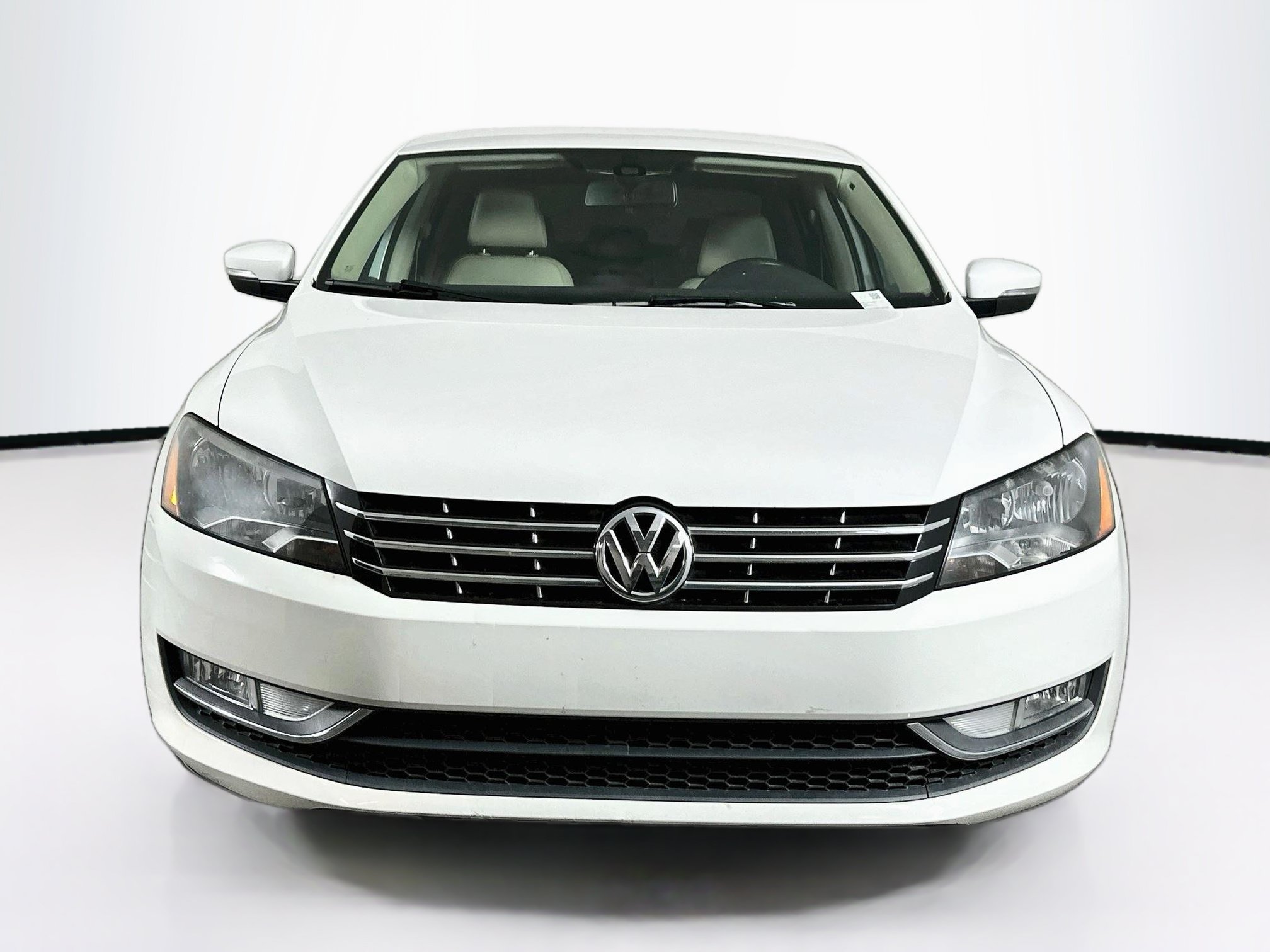 Used 2015 Volkswagen Passat 1.8T Limited Edition FWD image 2
