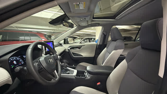 Used 2025 Toyota RAV4 XLE w/ Convenience Package AWD/4WD image 7