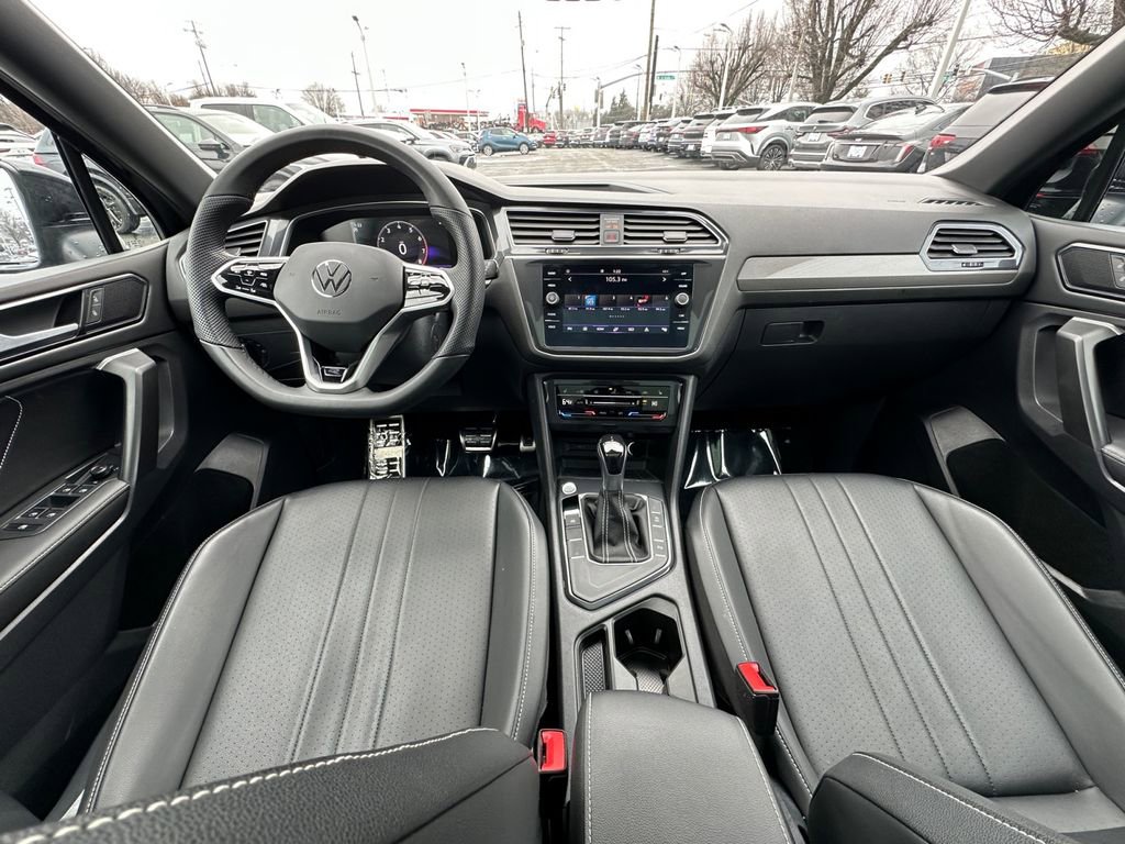 Used 2023 Volkswagen Tiguan SE R-Line image 24