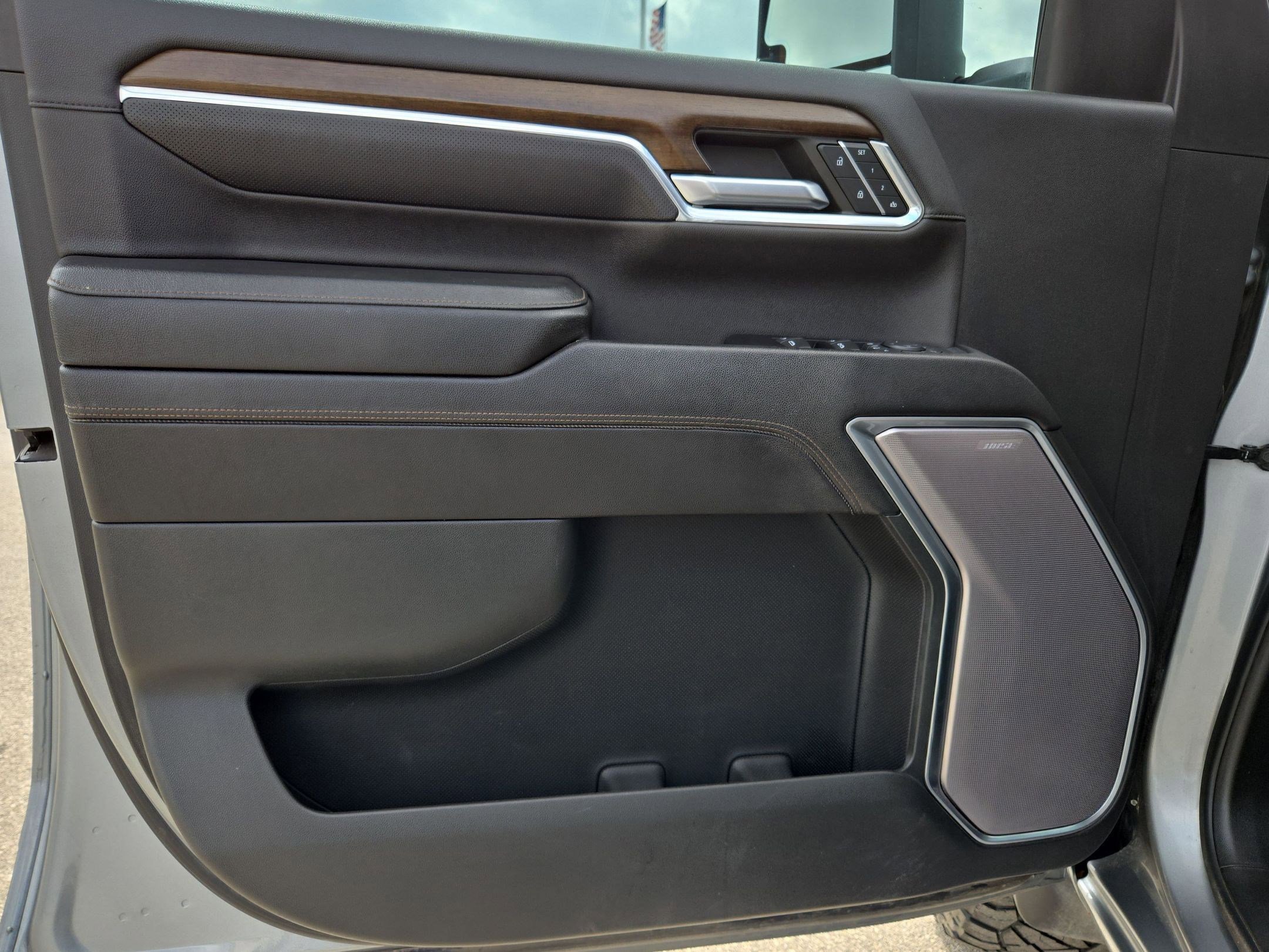 Used 2024 Chevrolet Silverado 2500 High Country w/ High Country Premium Package image 11