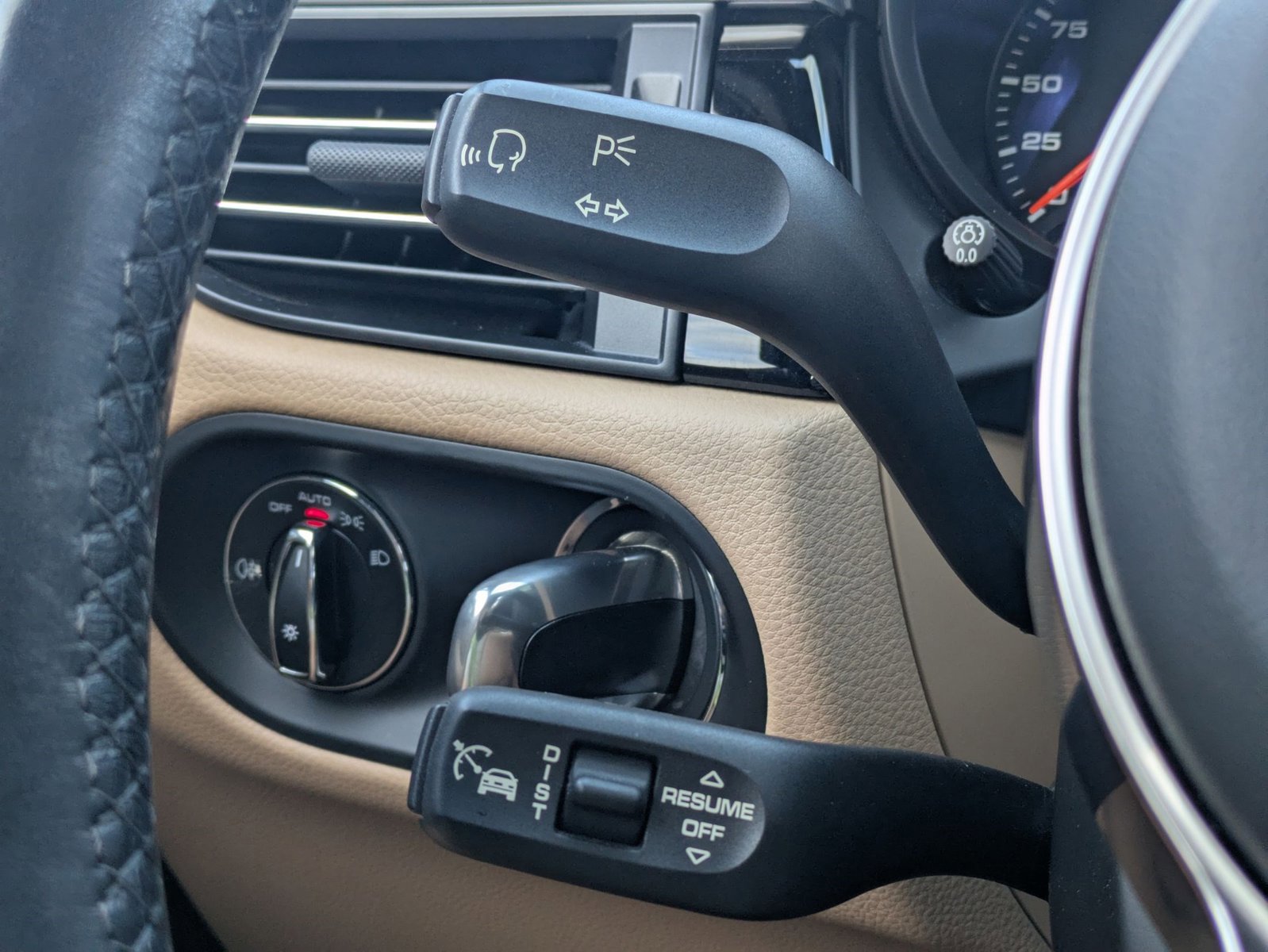 Used 2021 Porsche Macan image 11