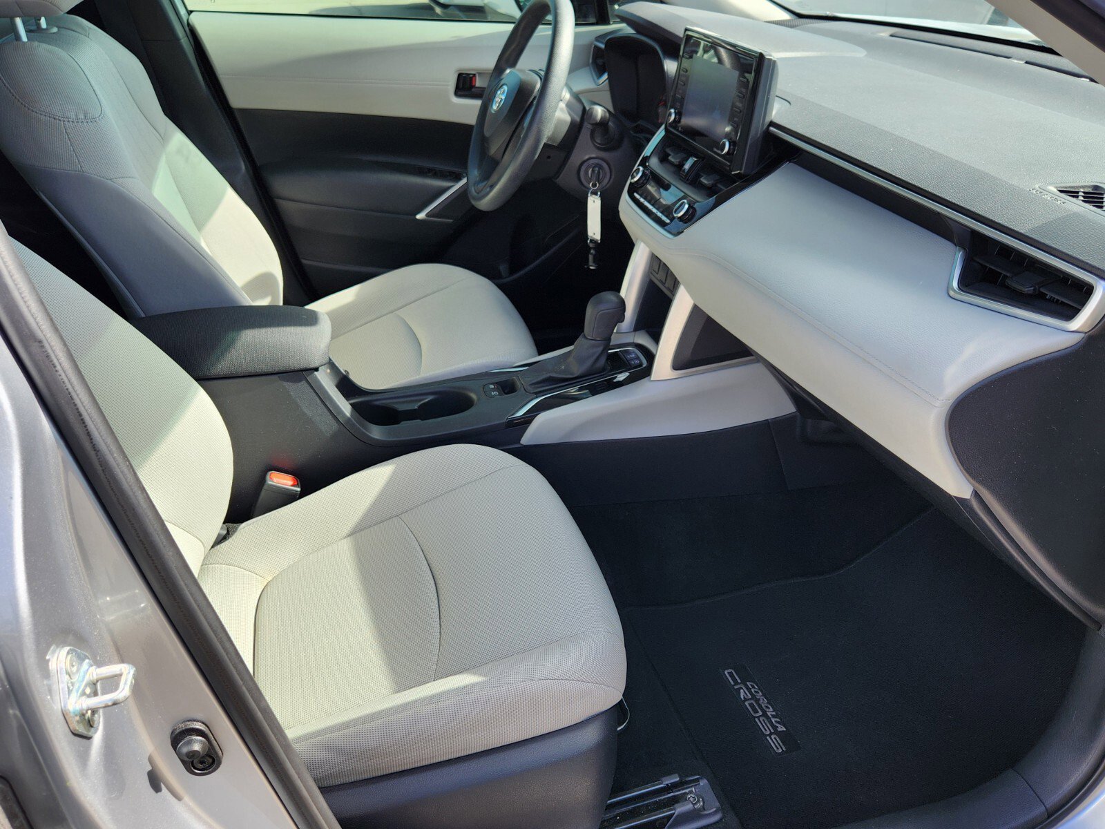 Certified 2022 Toyota Corolla Cross L image 11