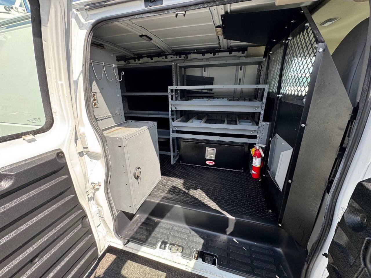 Used 2016 Chevrolet Express 2500 RWD image 16