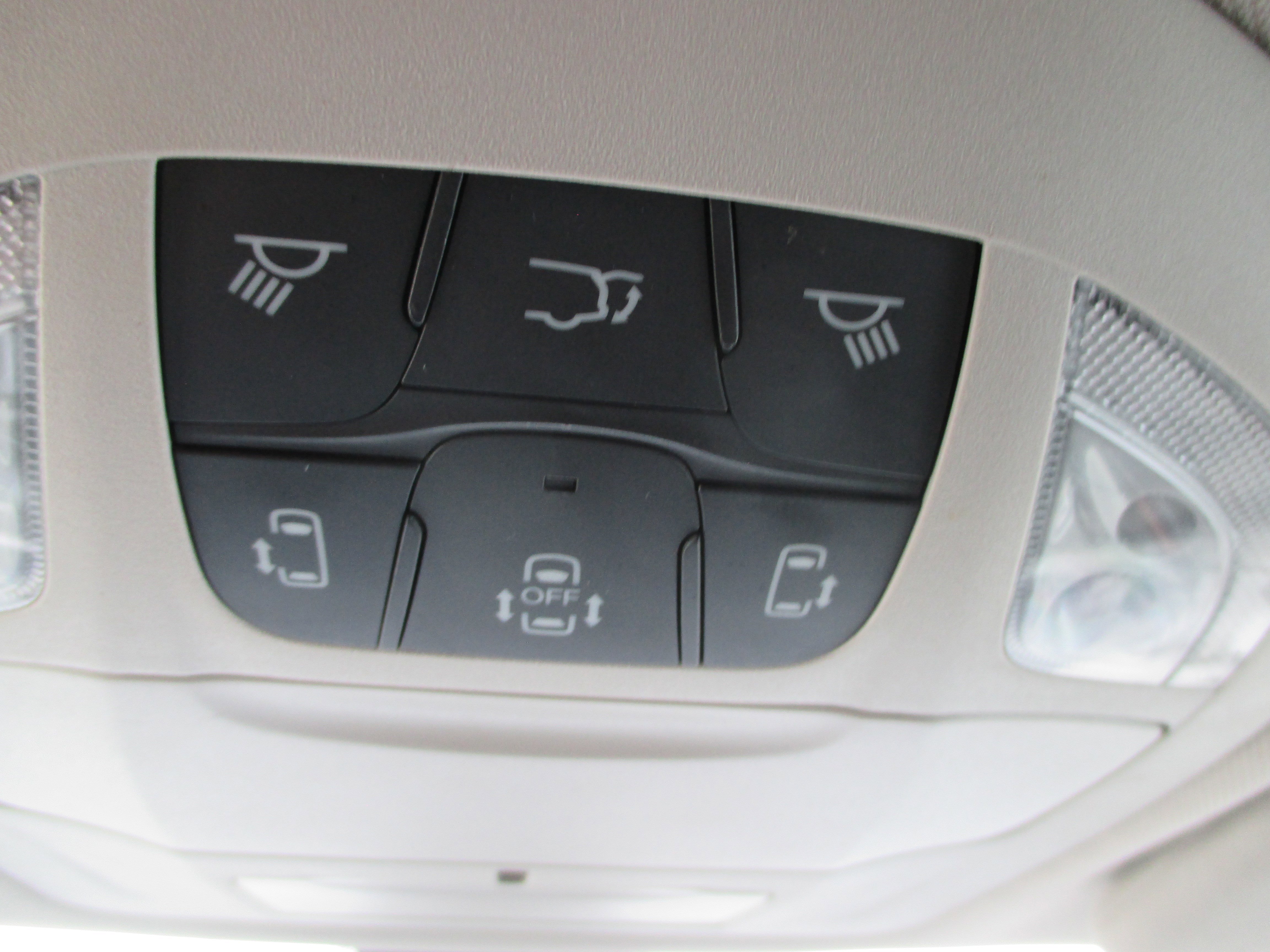 Used 2022 Chrysler Voyager LX FWD image 23
