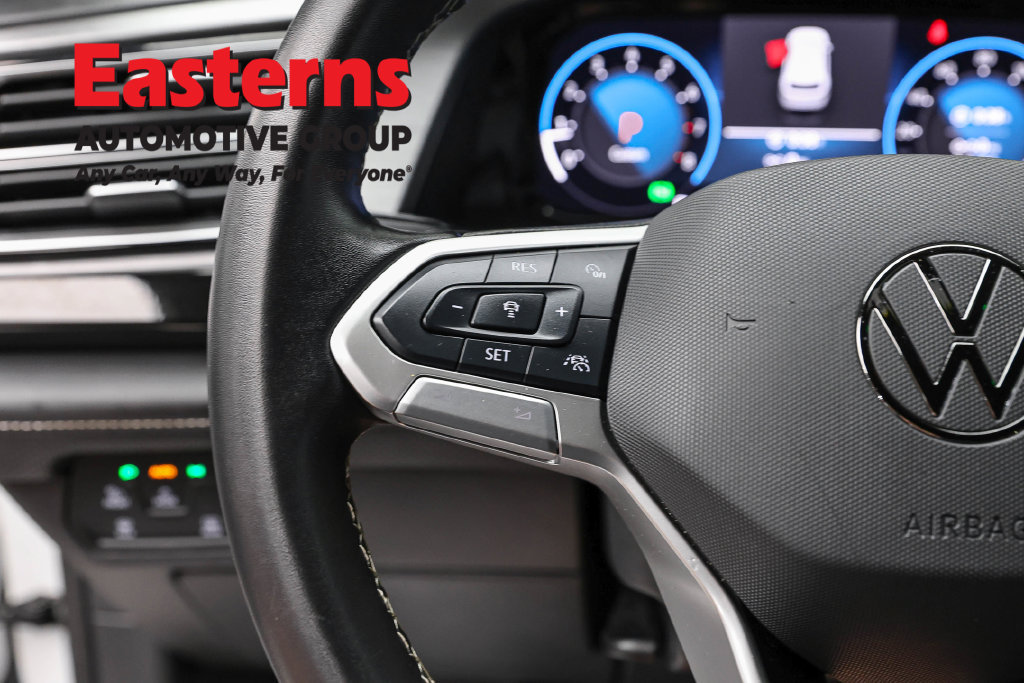 Used 2025 Volkswagen Atlas Cross Sport SE FWD image 16