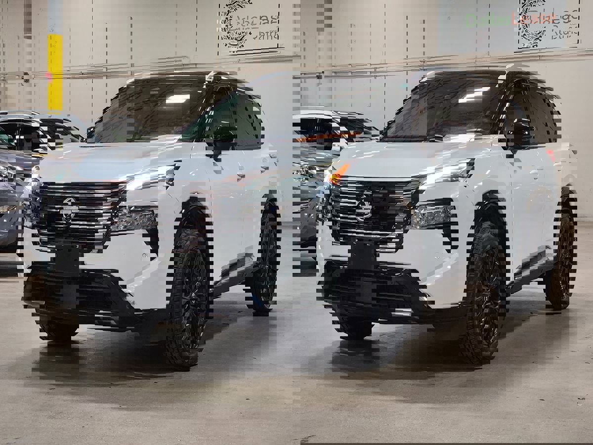 Used 2024 Nissan Rogue Platinum w/ Platinum Premium Package image 4