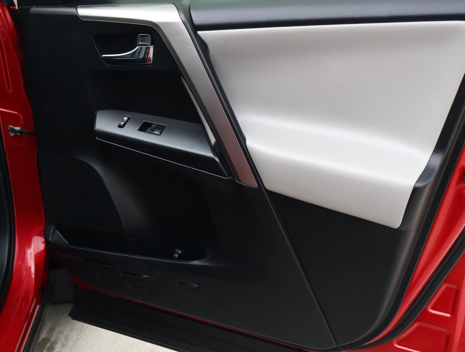 Used 2017 Toyota RAV4 XLE image 16