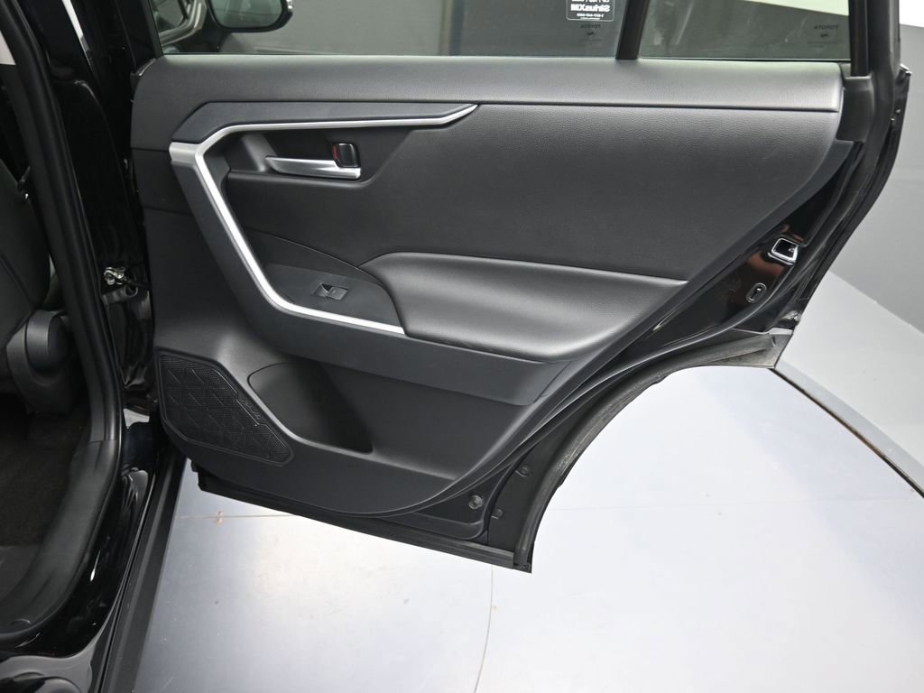 Used 2025 Toyota RAV4 XLE image 40