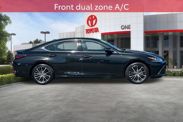 Used 2025 Lexus ES 300h w/ Premium Package FWD image 3