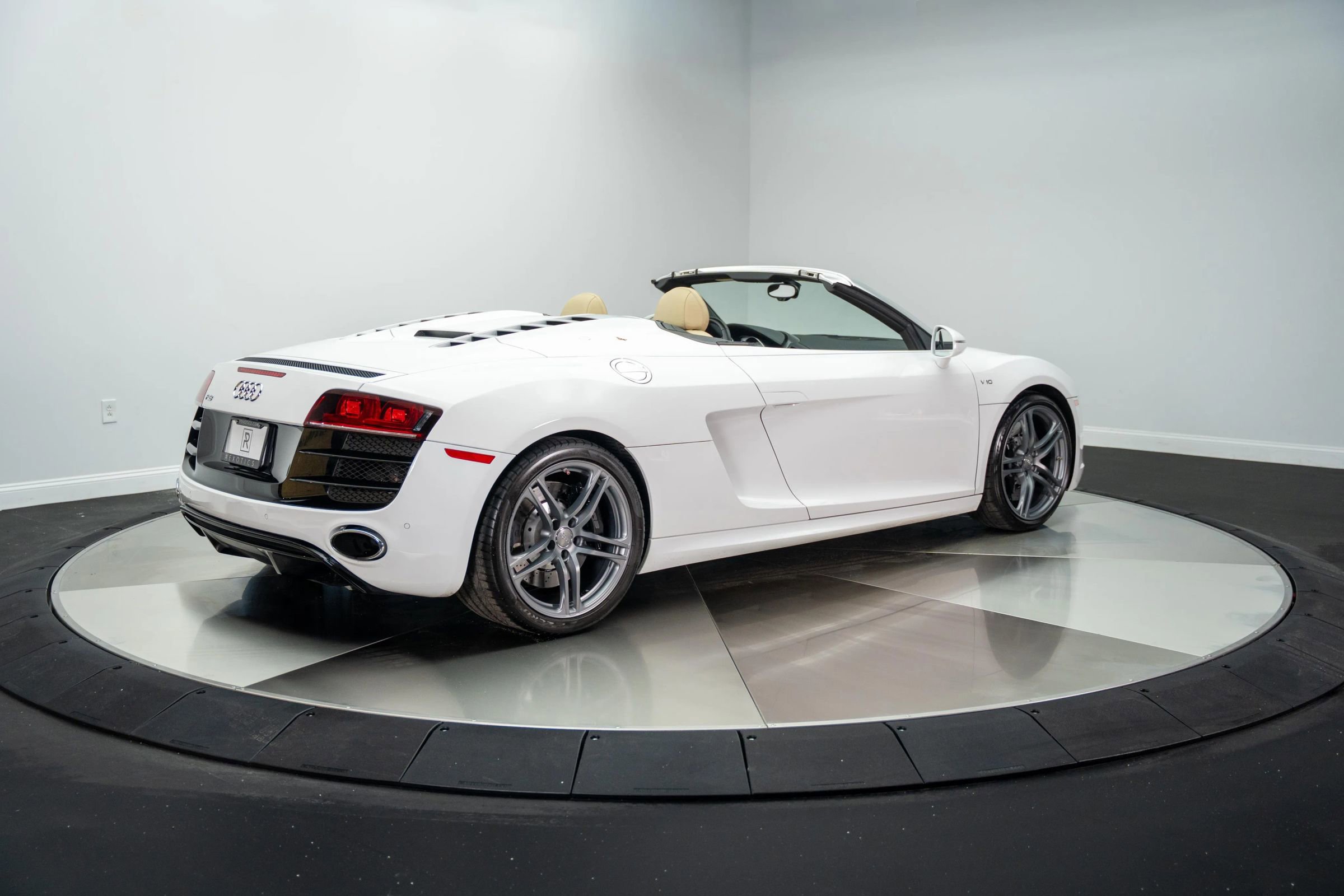 Used 2011 Audi R8 V10 image 16