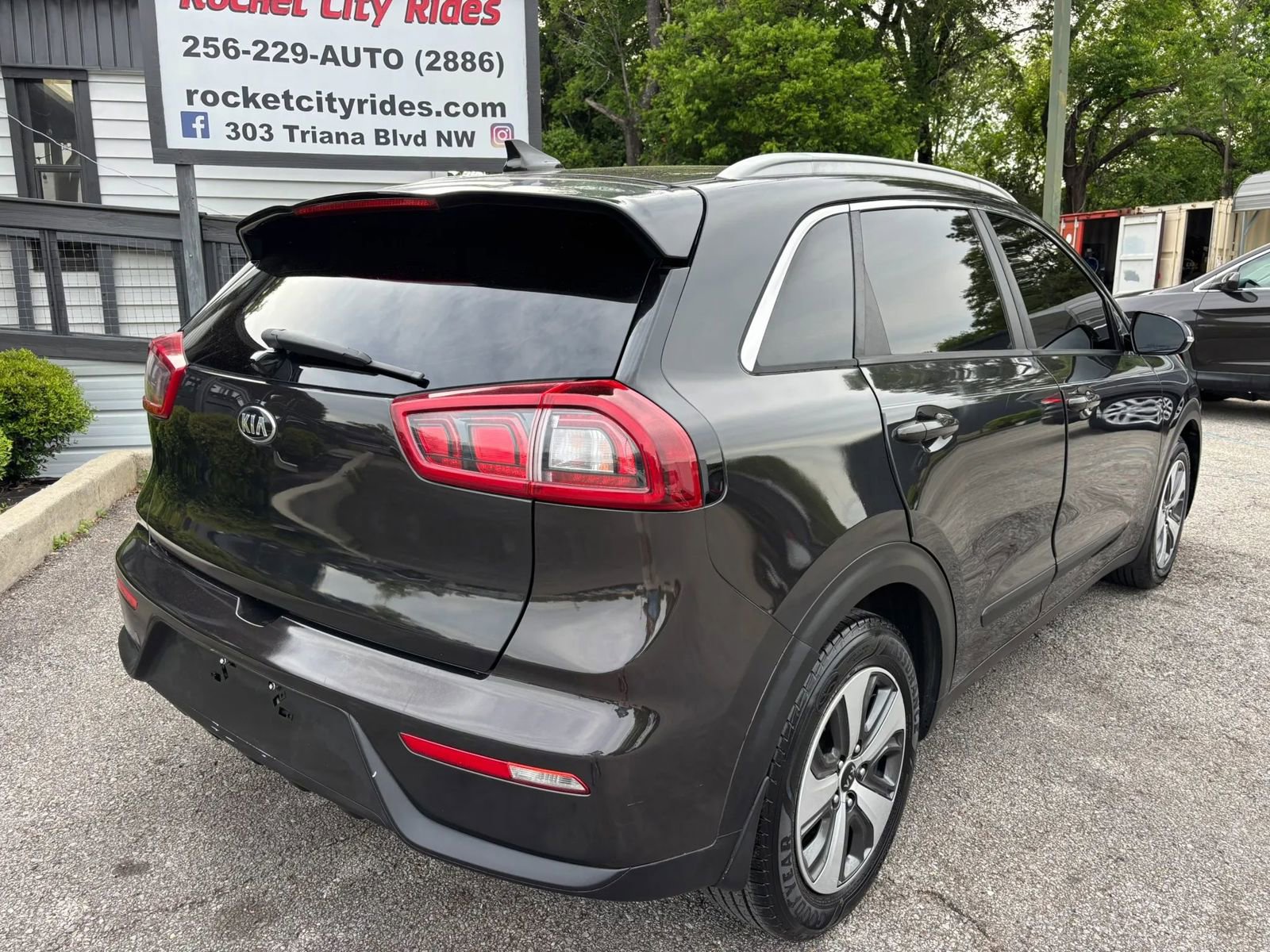 Used 2017 Kia Niro EX image 3