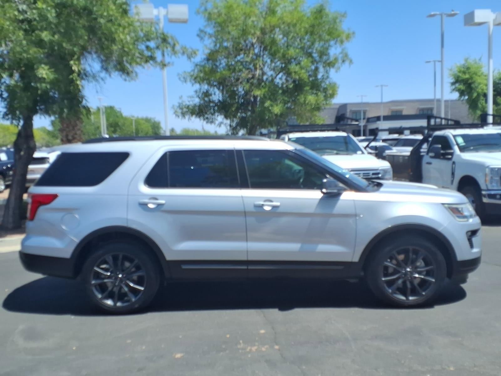 Used 2018 Ford Explorer XLT w/ Equipment Group 202A FWD image 3