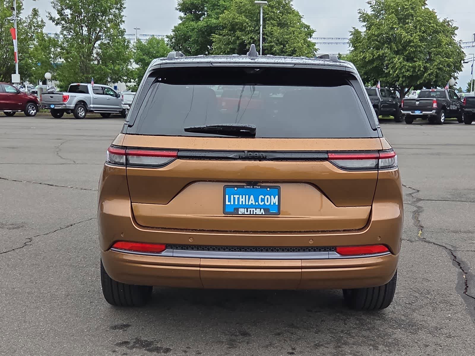 New 2026 Jeep Grand Cherokee Summit AWD/4WD image 13