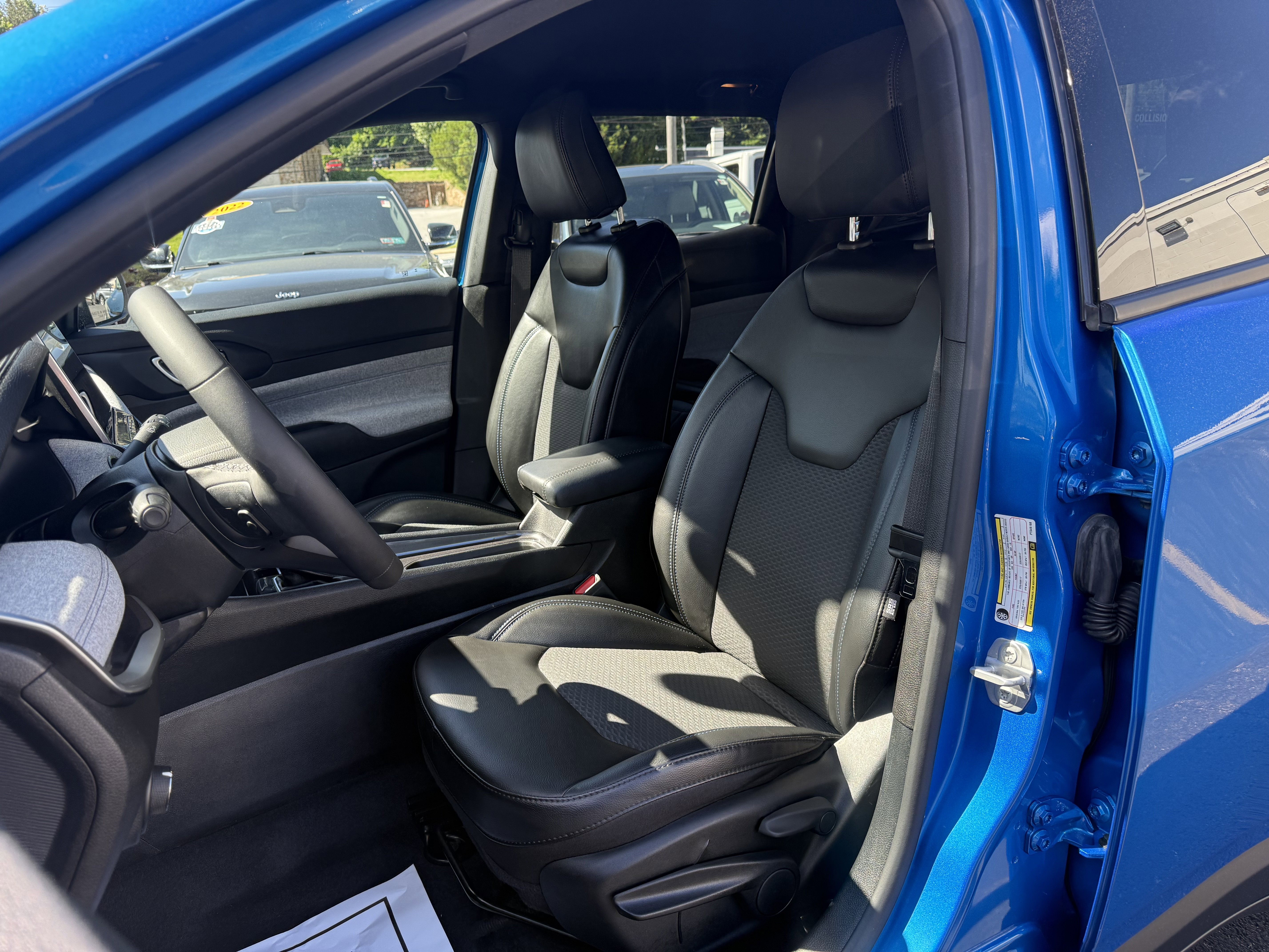 Certified 2023 Jeep Compass Latitude AWD/4WD image 11