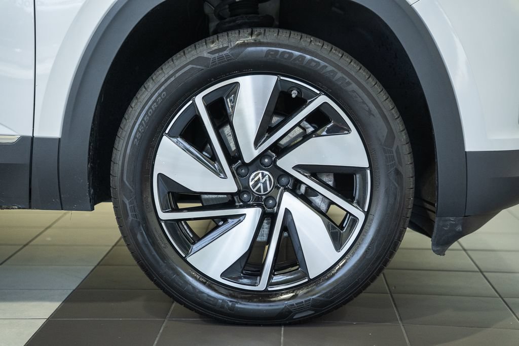 Used 2025 Volkswagen Atlas SEL AWD/4WD image 12