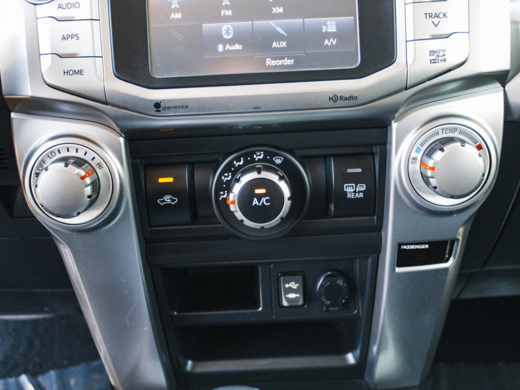 Used 2015 Toyota 4Runner SR5 AWD/4WD image 19