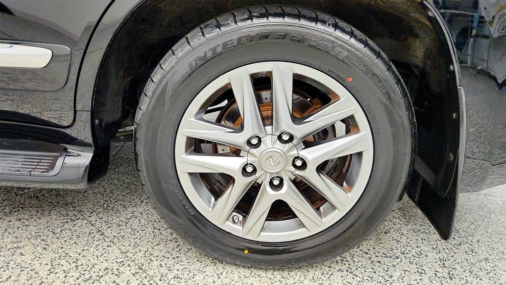 Used 2013 Lexus LX 570 4WD w/ Luxury Pkg image 9