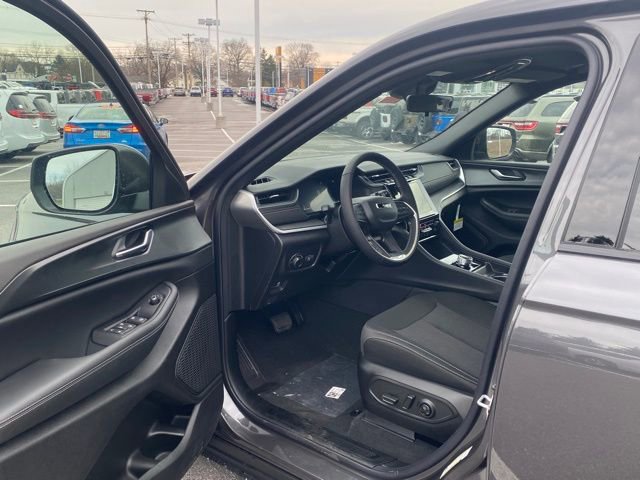 New 2025 Jeep Grand Cherokee L Laredo w/ Luxury Tech Group I image 14