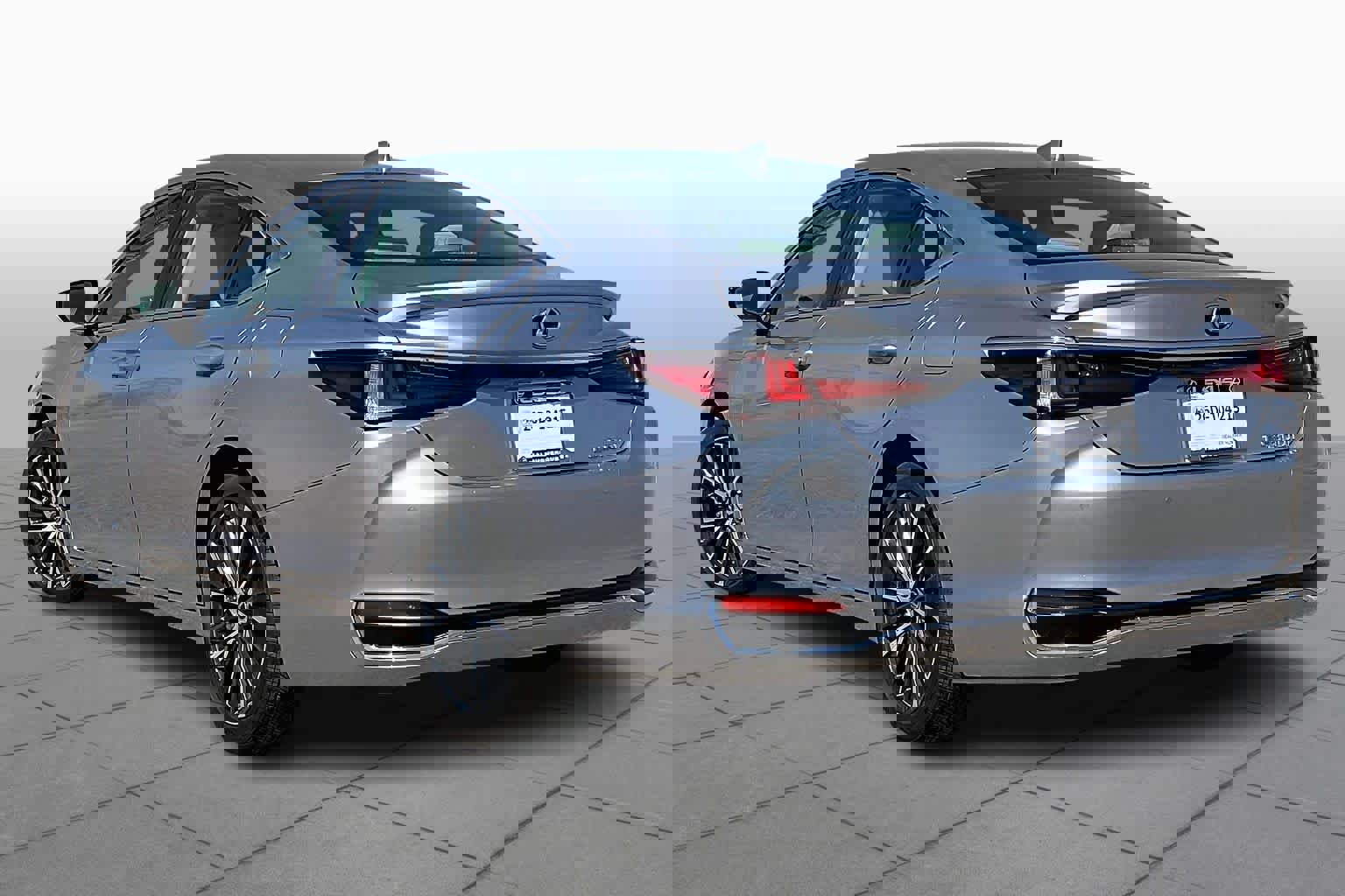 Used 2025 Lexus ES 300h w/ Premium Package image 11