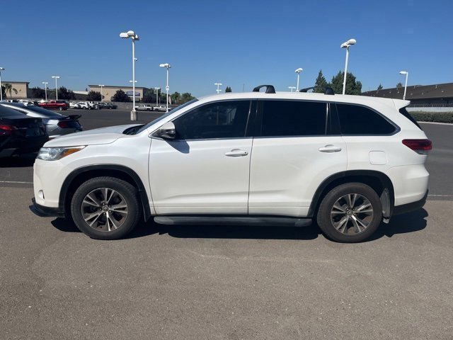 Used 2018 Toyota Highlander LE w/ Carpet Mat Package (TMS)