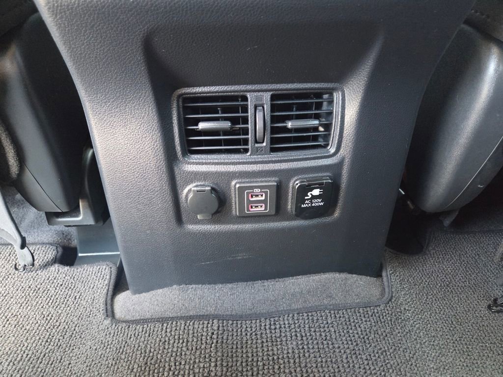 Used 2021 Nissan Titan SV w/ SV Convenience Package RWD image 16