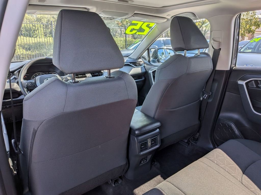 Used 2025 Toyota RAV4 XLE w/ Convenience Package image 25