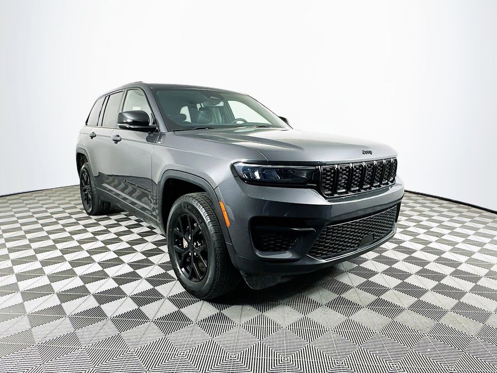 Certified 2024 Jeep Grand Cherokee Altitude image 2