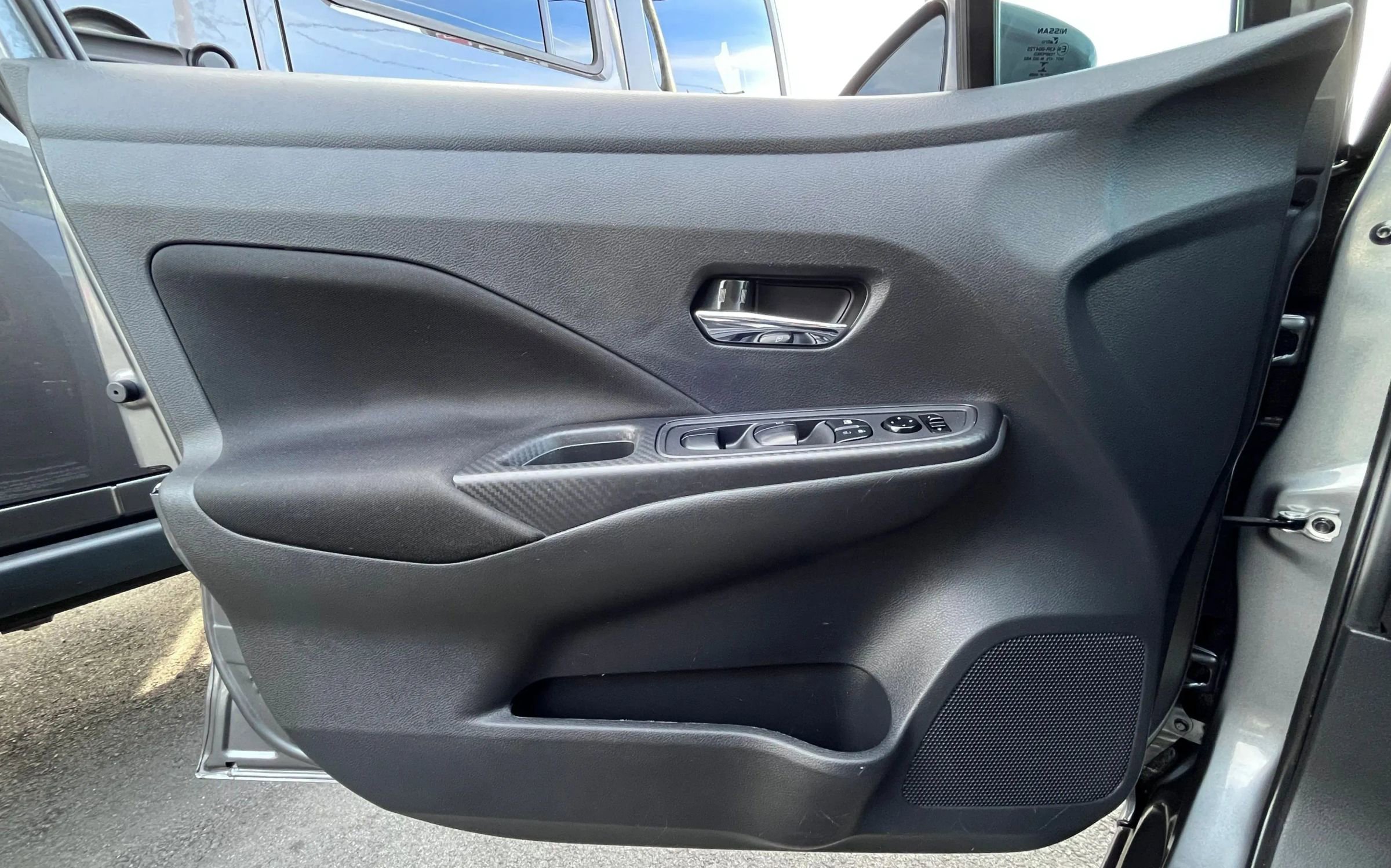 Used 2021 Nissan Versa SV image 9
