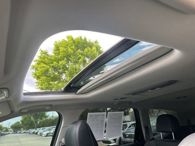 Used 2025 Kia Telluride EX w/ EX Captain's Chair Package FWD image 23