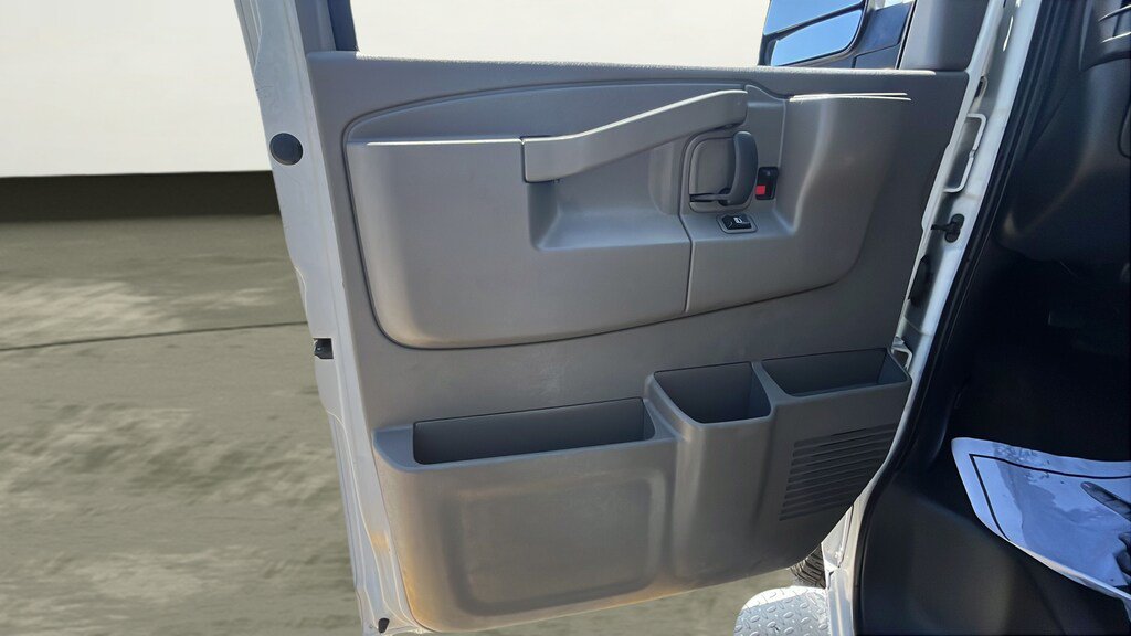Used 2017 Chevrolet Express 3500 LT w/ LT Preferred Equipment Group RWD image 14
