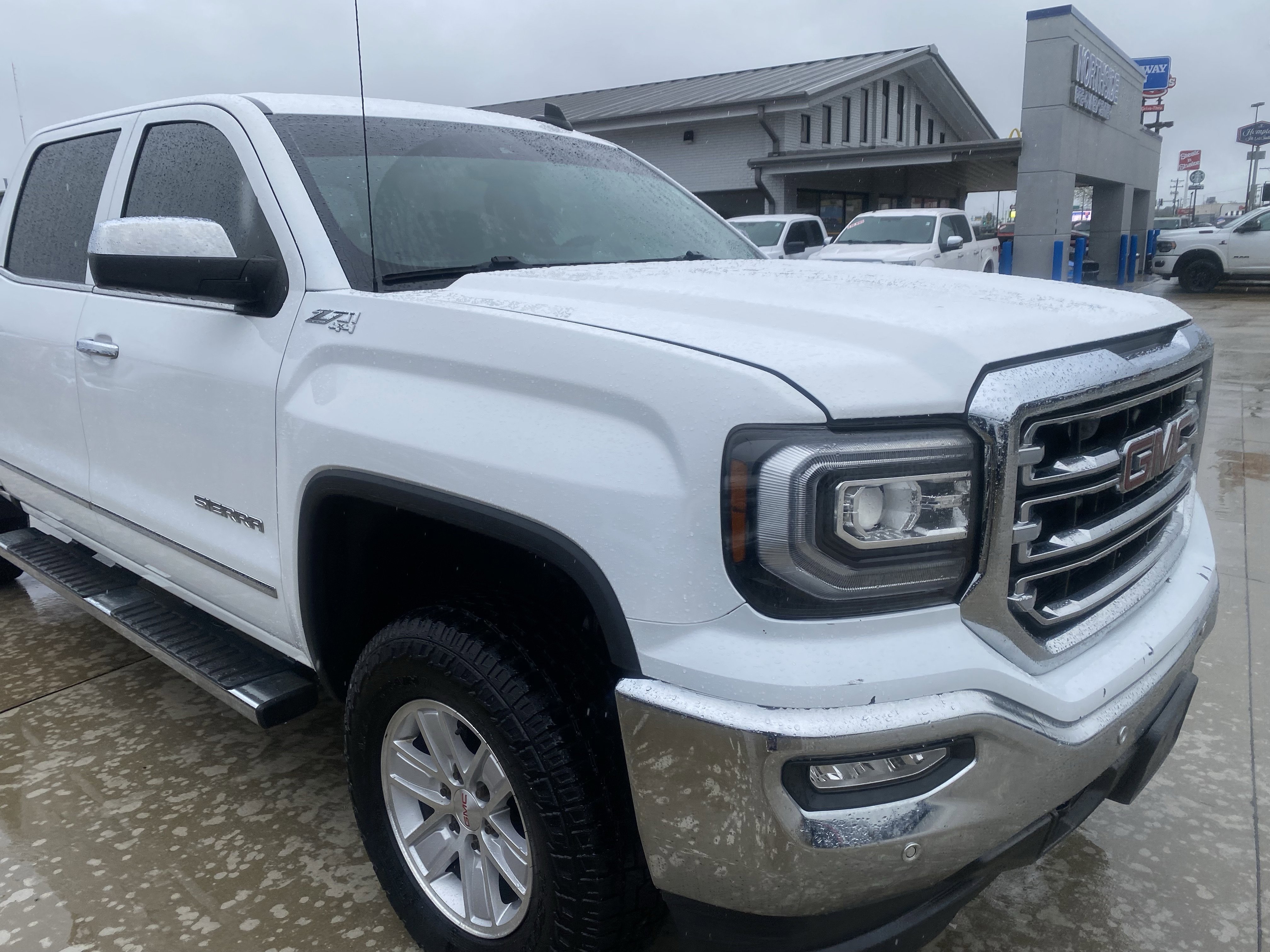 Used 2018 GMC Sierra 1500 SLT AWD/4WD image 12