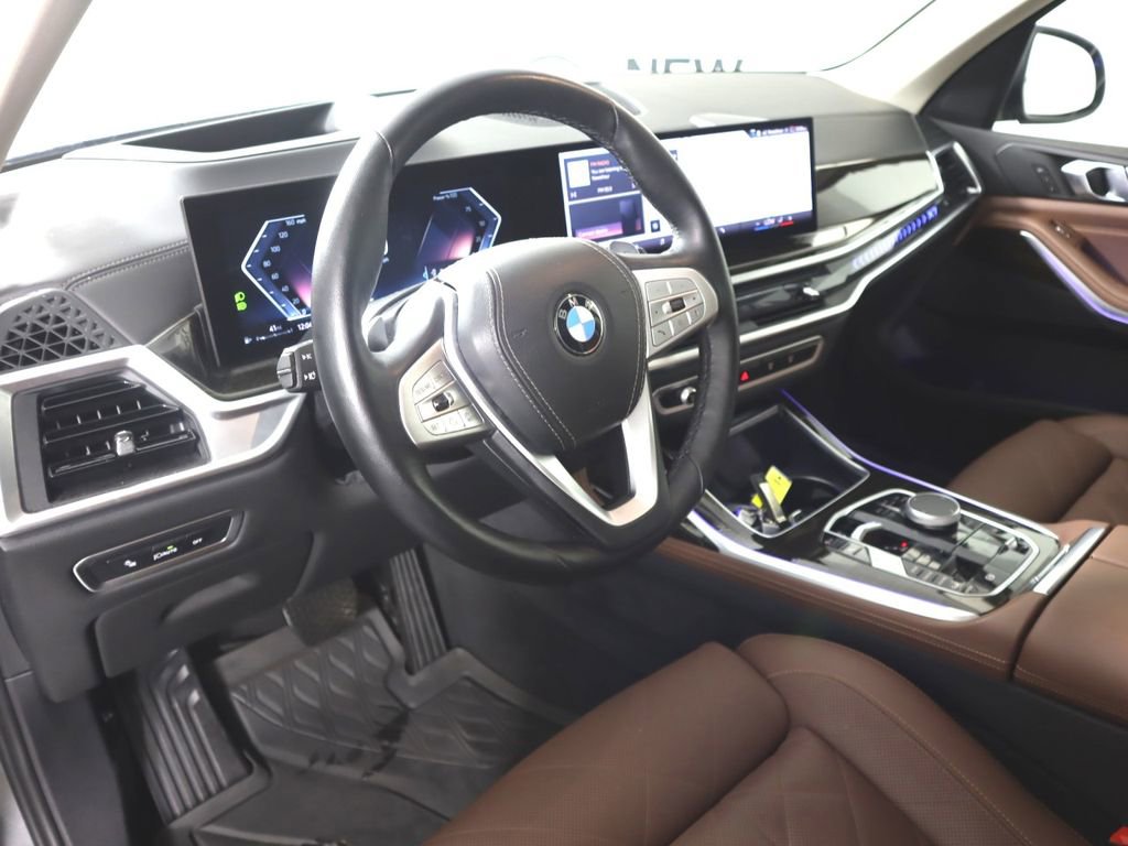 Used 2024 BMW X7 xDrive40i w/ Climate Comfort Package image 9