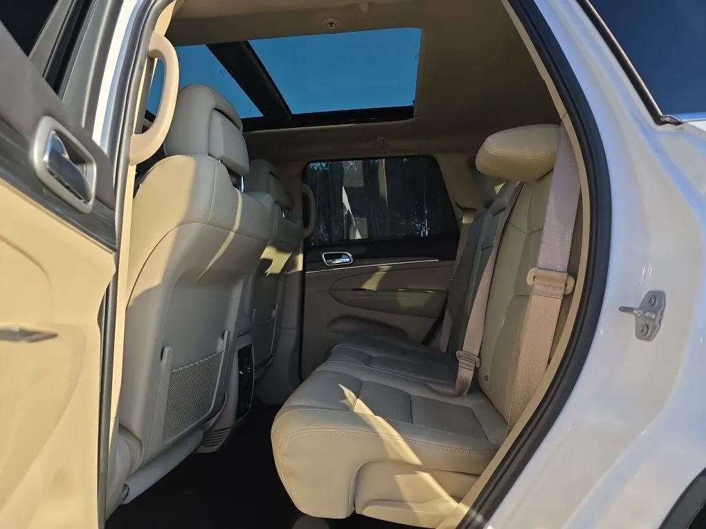 Used 2019 Jeep Grand Cherokee Limited w/ Luxury Group II image 43