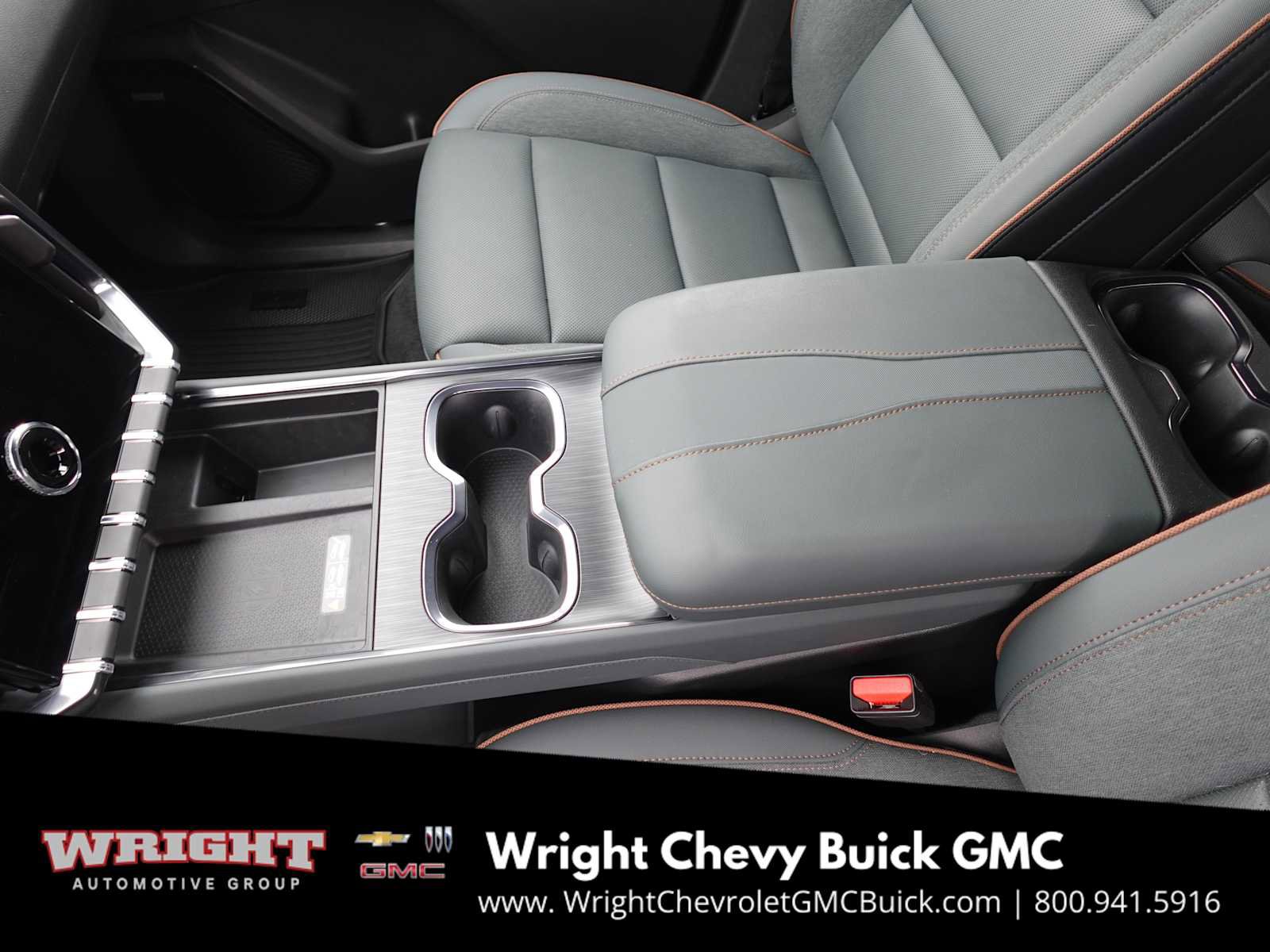 Used 2025 GMC Acadia AT4 w/ Luxury Package image 25