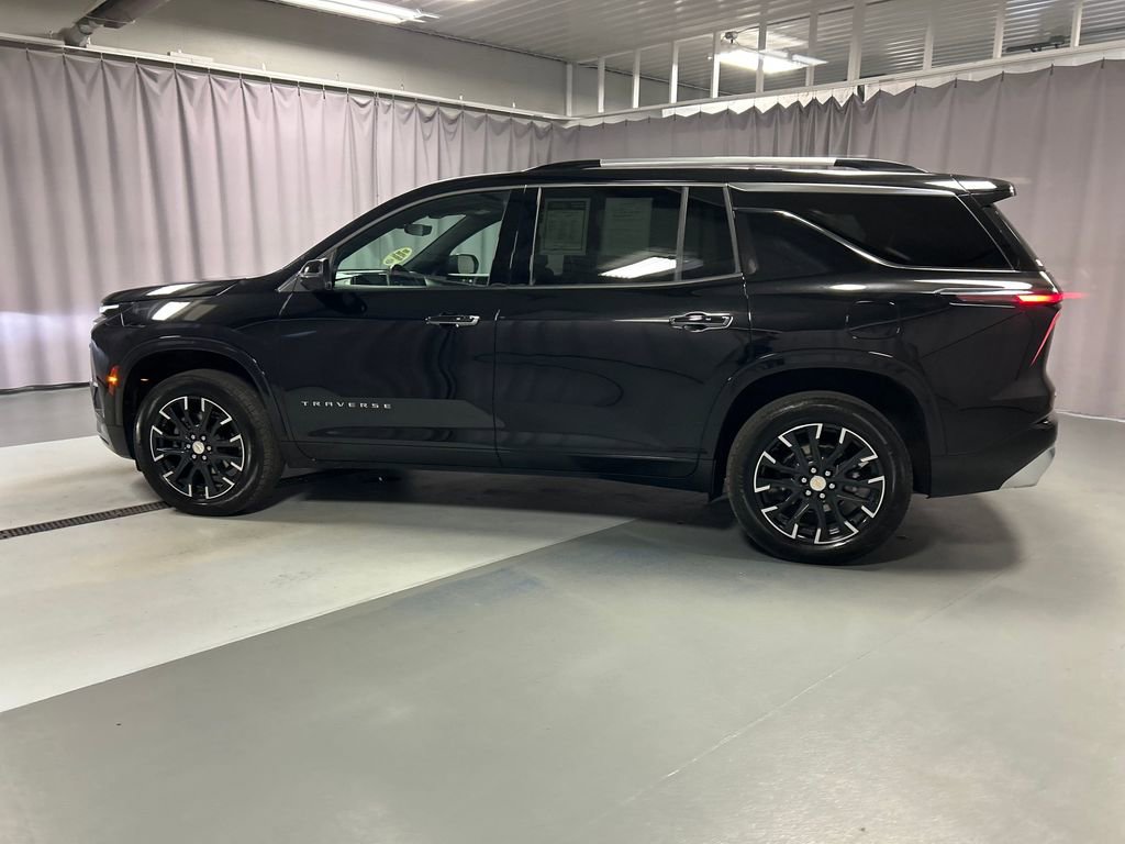 Used 2024 Chevrolet Traverse RS image 4