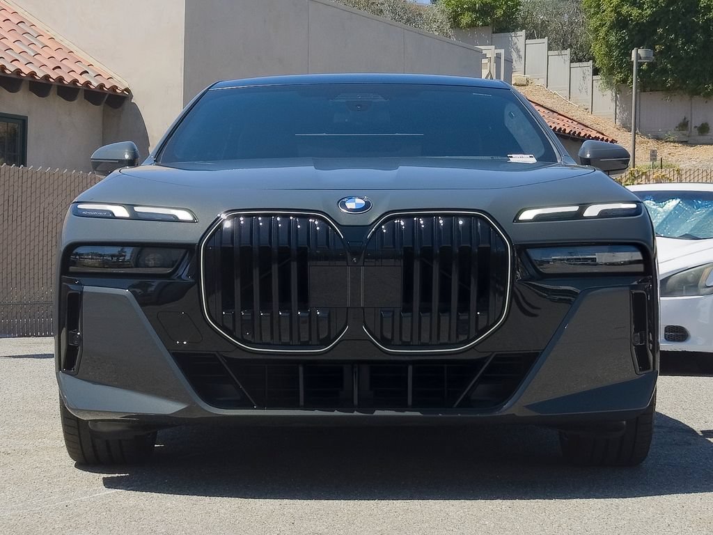 New 2026 BMW 740i RWD image 2