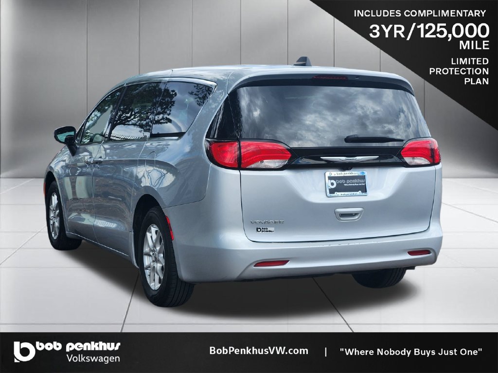 Used 2023 Chrysler Voyager LX FWD image 27