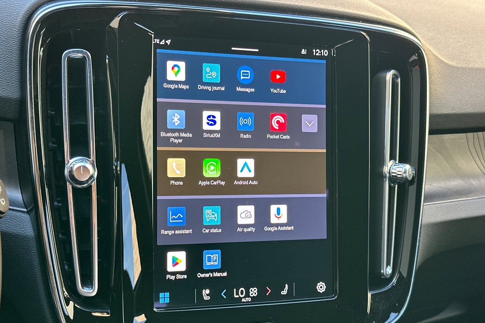 Used 2023 Volvo XC40 Recharge Ultimate image 21