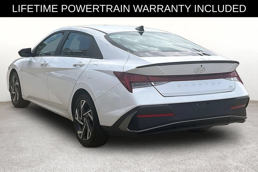 Used 2025 Hyundai Elantra SEL FWD image 11