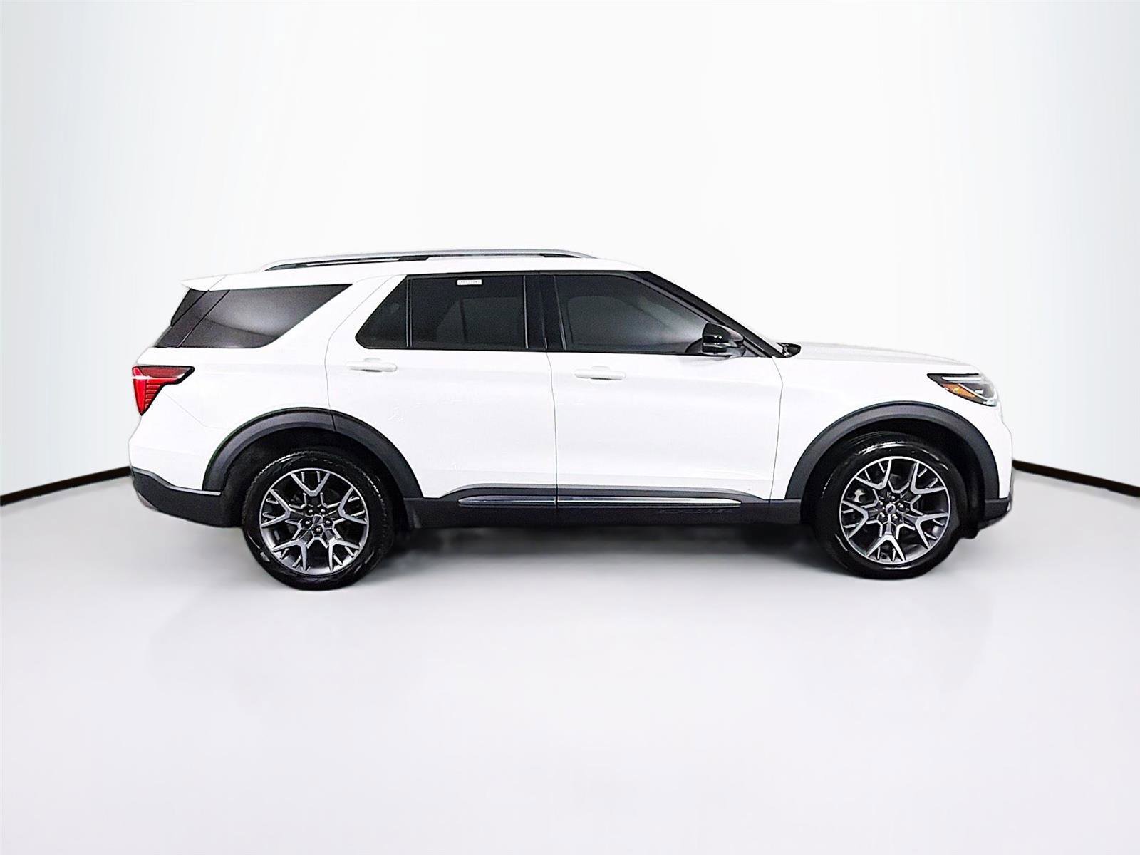 Used 2025 Ford Explorer Platinum w/ Ultimate Package AWD/4WD image 8