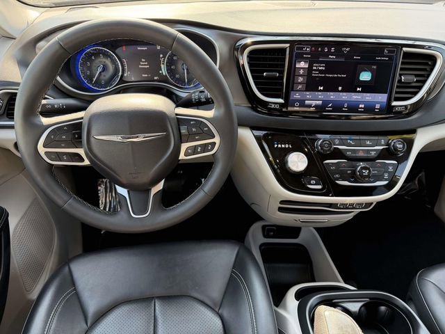 Used 2024 Chrysler Pacifica Touring-L image 15