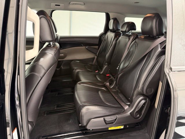 Used 2025 Kia Carnival FWD image 18